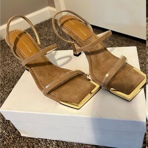 NIB Good American Suede Strappy Heels Gold Square Toe Sz 9.5